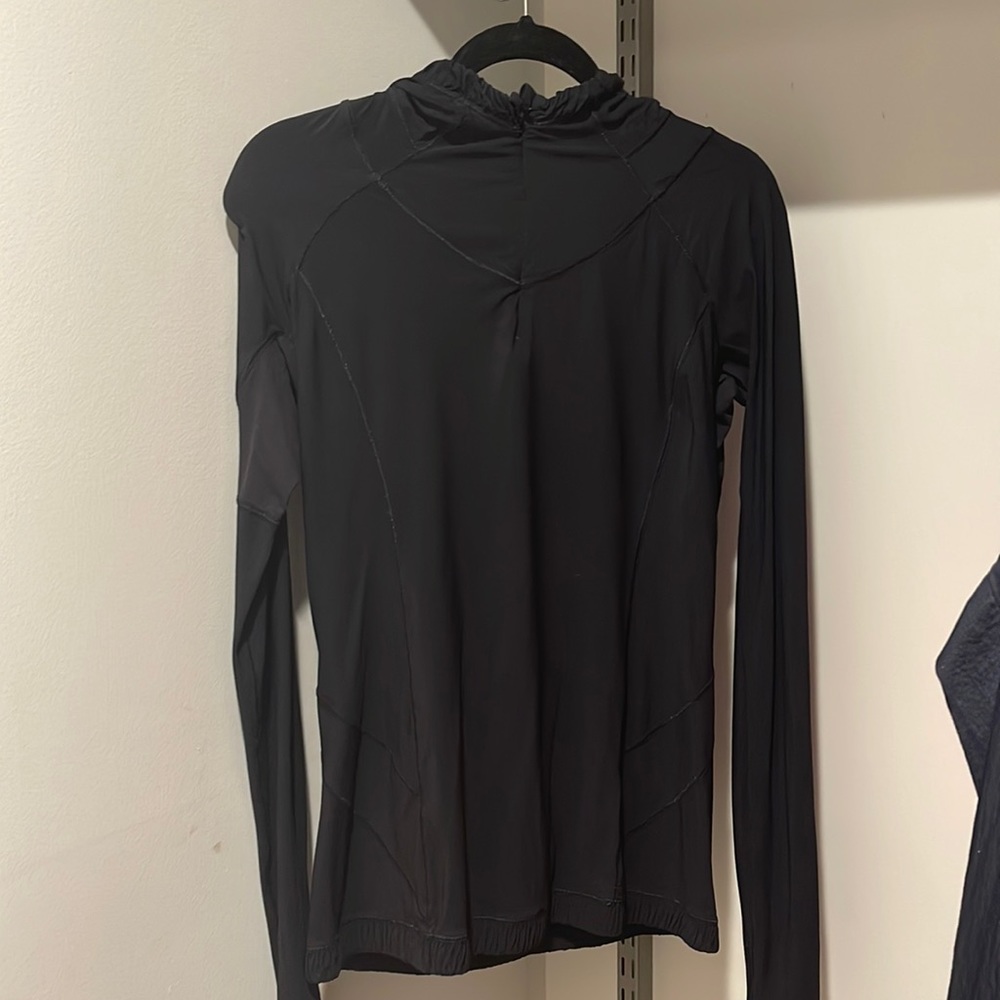 Size 8 women’s lululemon pullover/quarter zip